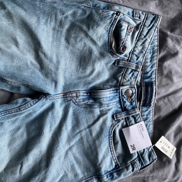 Aeropostale Low Rise Baggy Light Wash Jeans - Picture 6 of 7